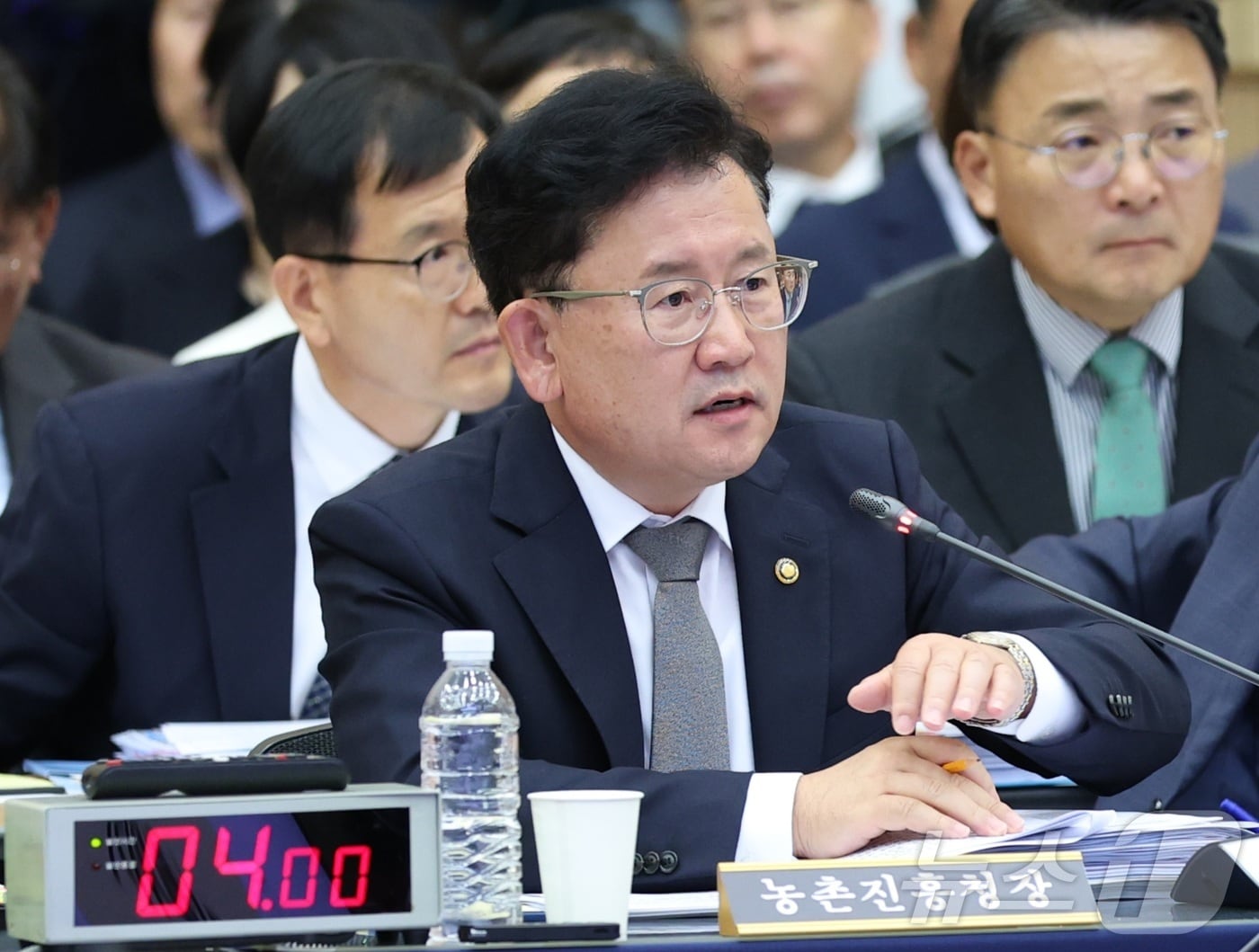 이승돈 농촌진흥청장이 17일 전북 전주시 농촌진흥청에서 열린 농림축산식품해양수산위원회 국정감사에서 질의에 답변을 하고 있다. 2025.10.17/뉴스1 ⓒ News1 유경석 기자