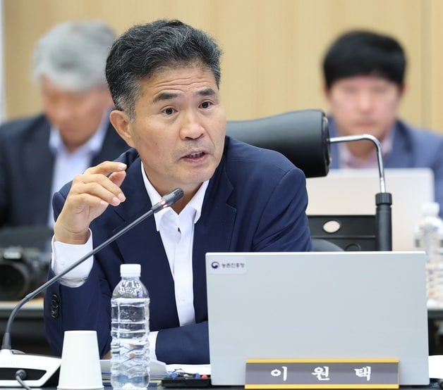 이원택 더불어민주당 의원이  전북 전주시 농촌진흥청에서 열린 농림축산식품해양수산위원회 국정감사에서 질의를 하고 있다. 2025.10.17/뉴스1 ⓒ News1 유경석 기자