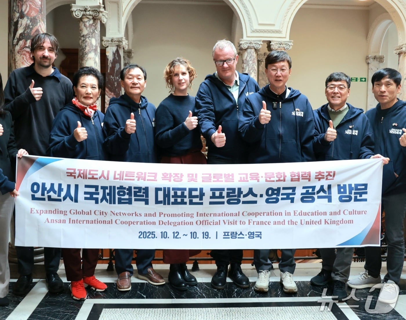 이민근 안산시장(오른쪽 세 번째)이 영국 에든버러 프린지 협회와 국제교류 간담회를 가졌다.(안산시 제공)