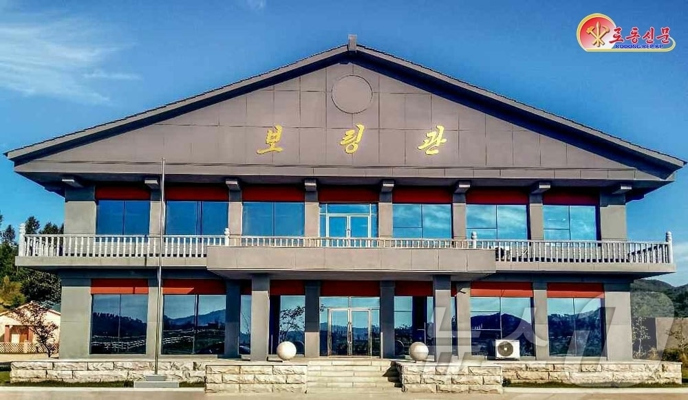 &#40;평양 노동신문=뉴스1&#41; = 북한 노동당 기관지 노동신문은 18일 남포시 국사봉지구의 문화정서생활기지에 현대적인 보링관&#40;볼링관&#41;이 세워졌다고 보도했다. 볼링관에는 여러개의 볼링 주로&#40;레일&#41;가 있으며 다양한 운동기재들, 탁구장, 당구장, 승마구락부&#40;클럽&#41;이 있다고 소개했다. [국내에서만 사용가능. 재배포 금지. DB 금지. For Use Only in the Republic of Korea. Redistribution Prohibited] rodongphoto@news1.kr