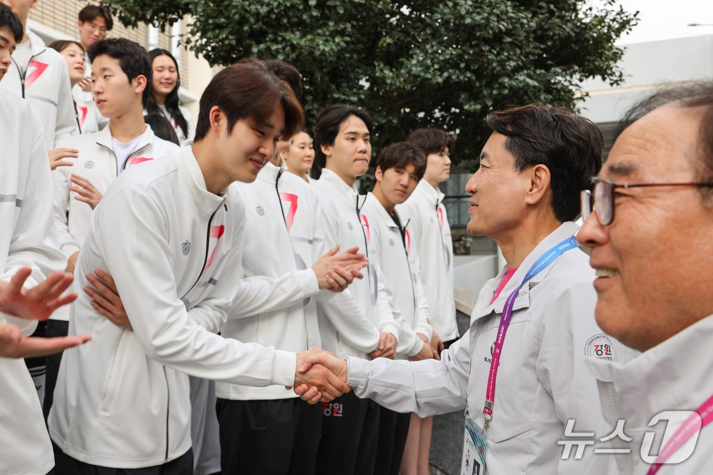 전국체육대회에 참가한 강원 선수단 격려하는 김진태 강원특별자치도지사.&#40;강원도 제공. 재판매 및 DB금지&#41;/뉴스1