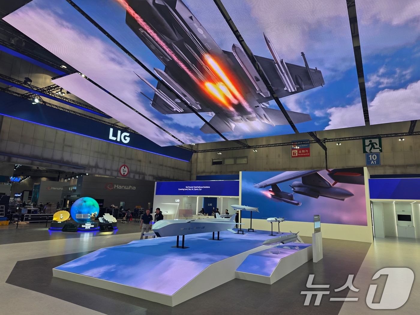 일산 킨텍스에서 개최되는 ADEX 2025 서울 국제 항공우주 및 방위산업 전시회에 참가한 LIG넥스원. (LIG넥스원 제공. 재판매 및 DB 금지) 2025.10.19 ⓒ 뉴스1
