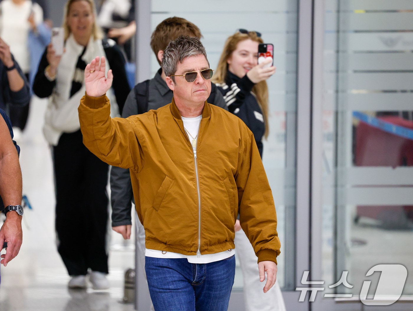 노엘 갤러거 입국 현장
