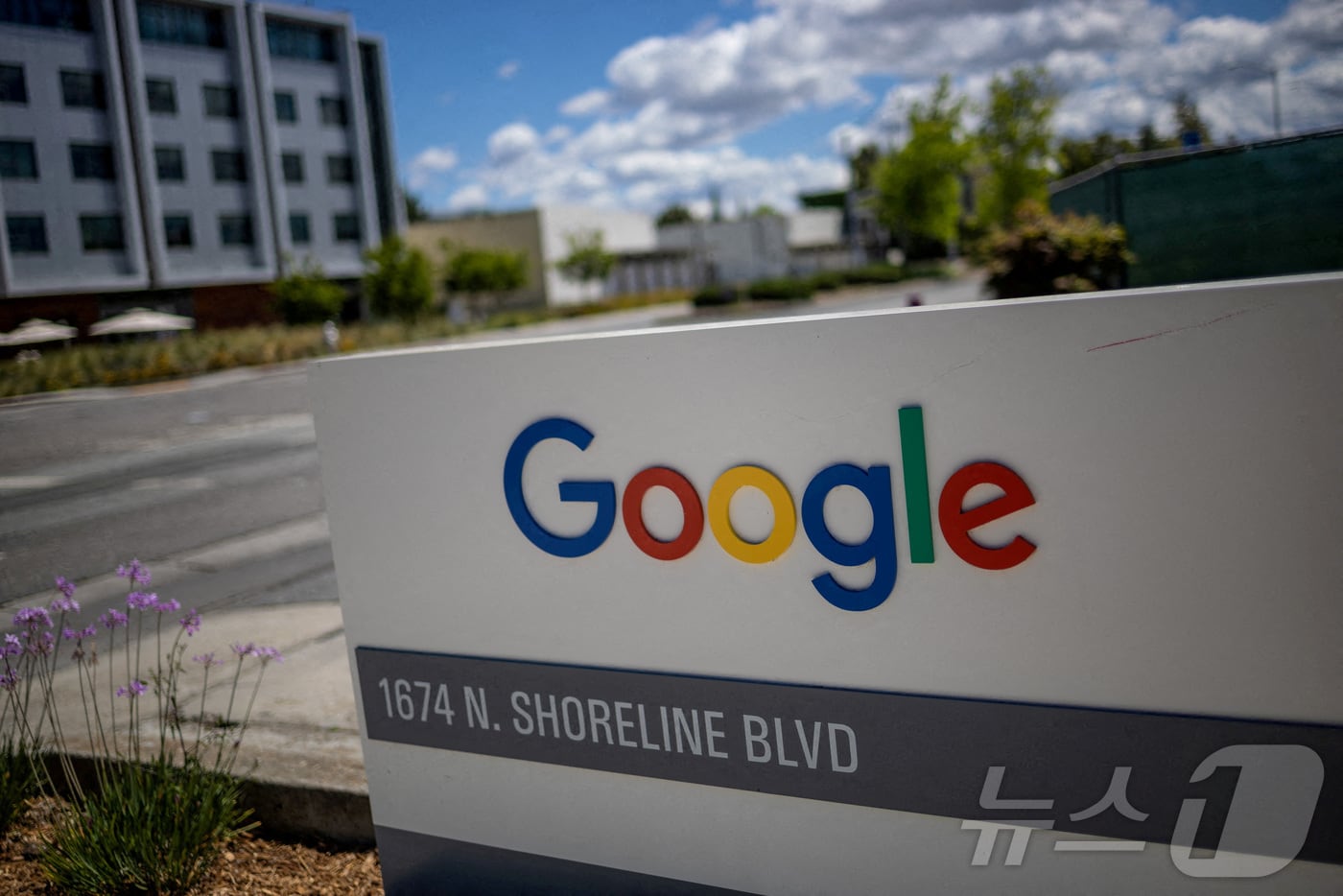 미국 캘리포니아주 구글 연구 시설 인근에 회사 간판이 설치돼 있다.2025.8.29 ⓒ 뉴스1 ⓒ 로이터=뉴스1