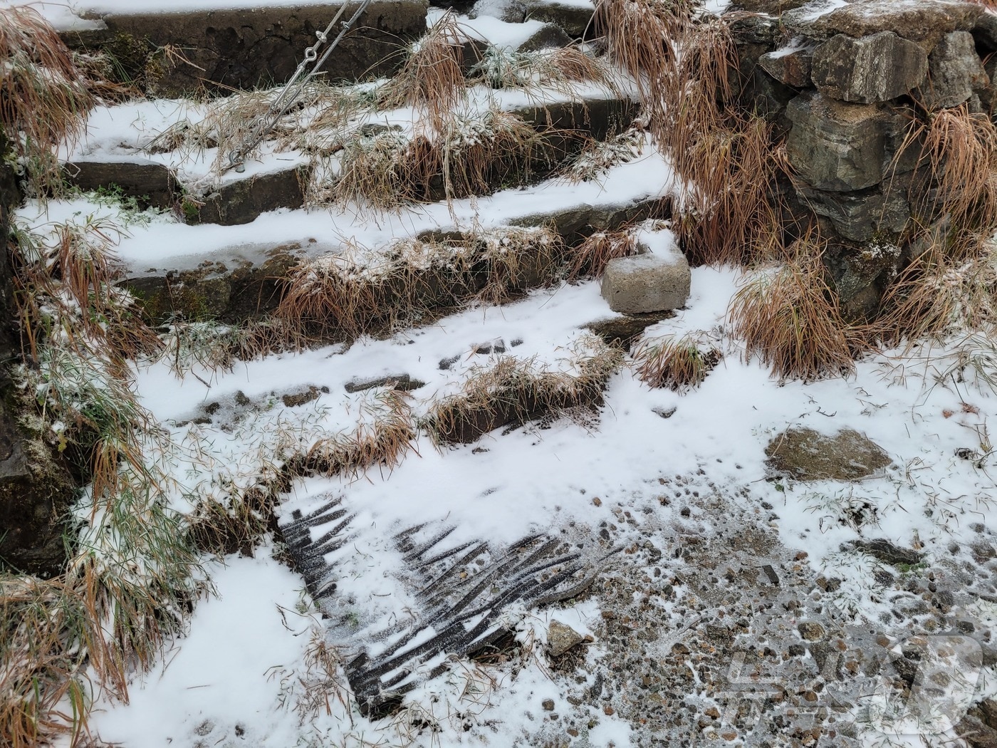 지난 10월20일 오전 설악산 고지대에 올해 첫눈이 관측됐다. &#40;설악산국립공원사무소 제공, 재판매 및 DB 금지&#41; 2025.10.20/뉴스1 