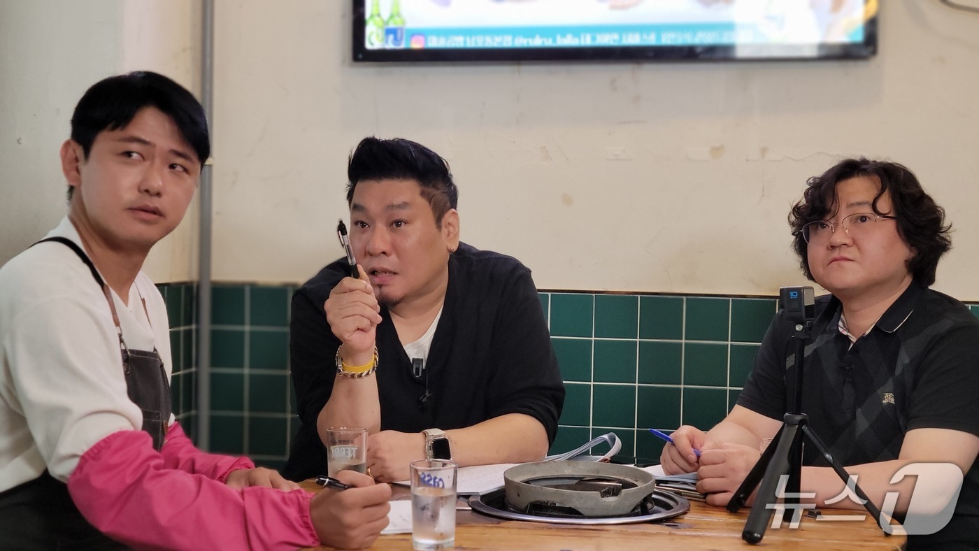 레이먼 킴이 소상공인 현장 방문 솔루션을 진행하고 있다.(부산경진원 제공. 재판매 및 DB 금지)