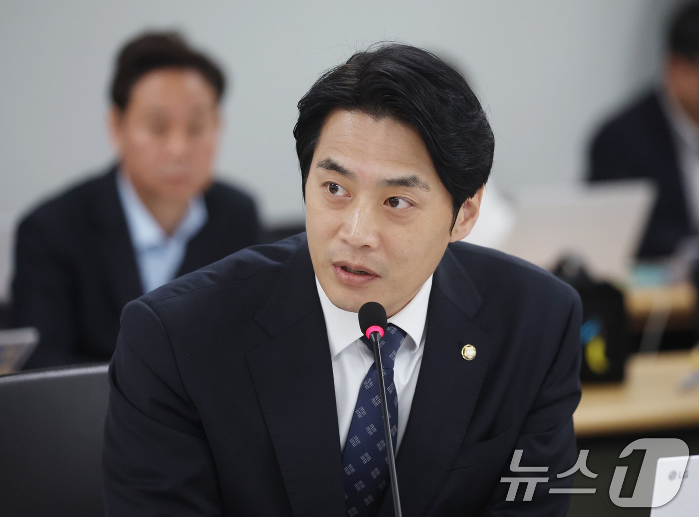 한준호 더불어민주당 의원이 20일 경기 수원시 영통구 경기도청에서 열린 국회 국토교통위원회의 경기도에 대한 국정감사에서 질의를 하고 있다. 2025.10.20/뉴스1 ⓒ News1 김영운 기자