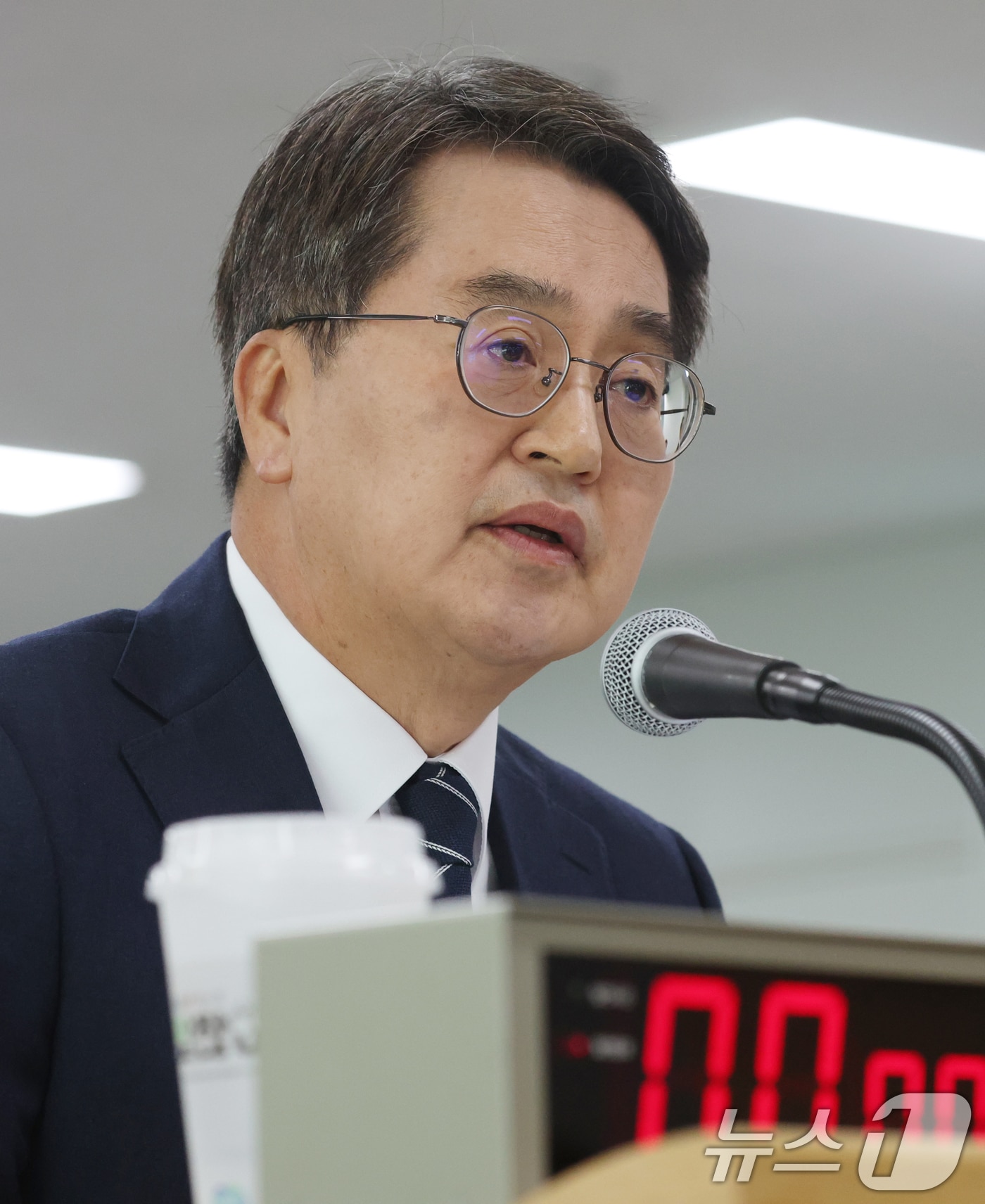 김동연 경기도지사가 20일 경기 수원시 영통구 경기도청에서 열린 국회 국토교통위원회의 경기도에 대한 국정감사에서 의원 질의에 답하고 있다. 2025.10.20/뉴스1 ⓒ News1 김영운 기자