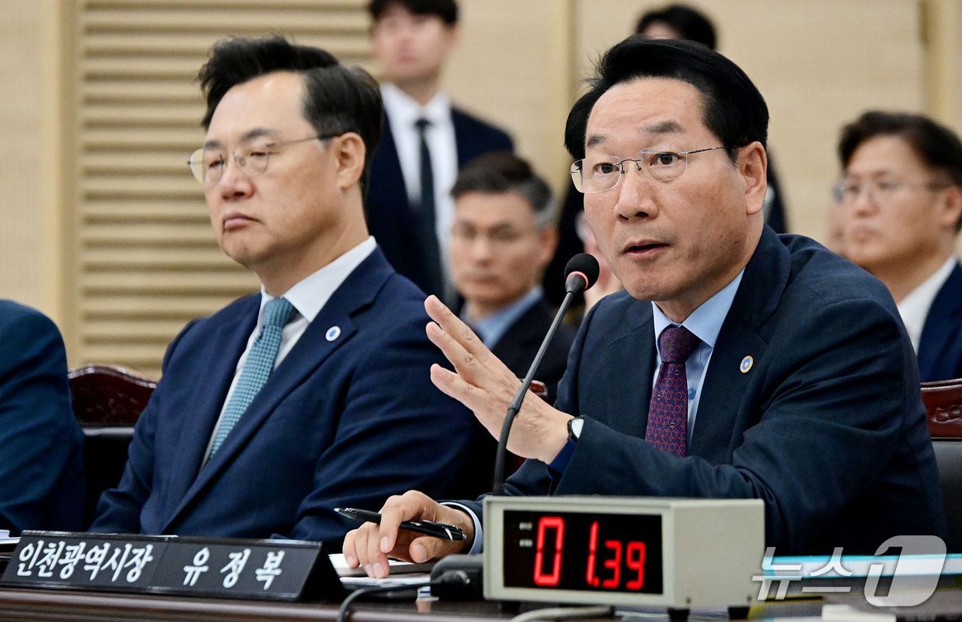 유정복 인천광역시장이 20일 시청 대회의실에서 열린 '2025년 국회 행정안전위원회 국정감사'에서 의원들의 질문에 답변하고 있다. (인천시 제공.재판매 및 DB금지)