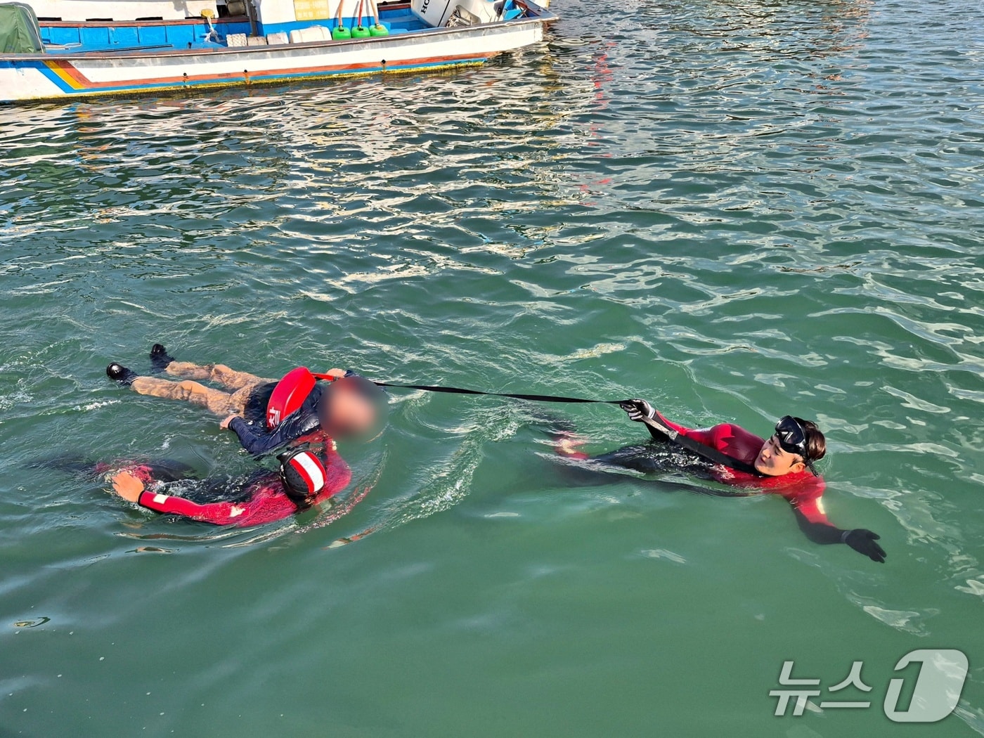 익수자 구조 현장.(사천해경 제공. 재판매 및 DB금지)