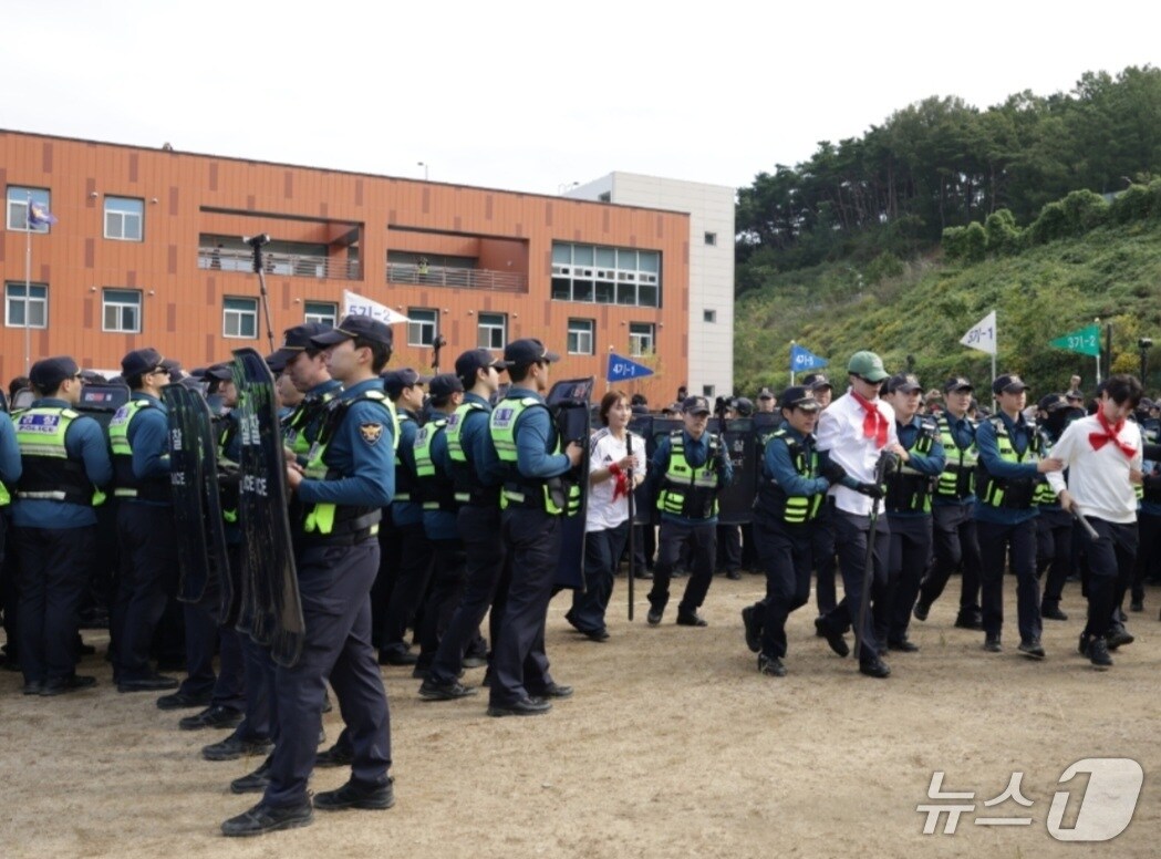 대구경찰청이 20일 경찰특공대 연경장에서 집회와 경주 APEC에 대비한 연합훈련을 실시했다.(대구경찰청 제공. 재판매 및 DB 금지) 2025.10.20/뉴스1