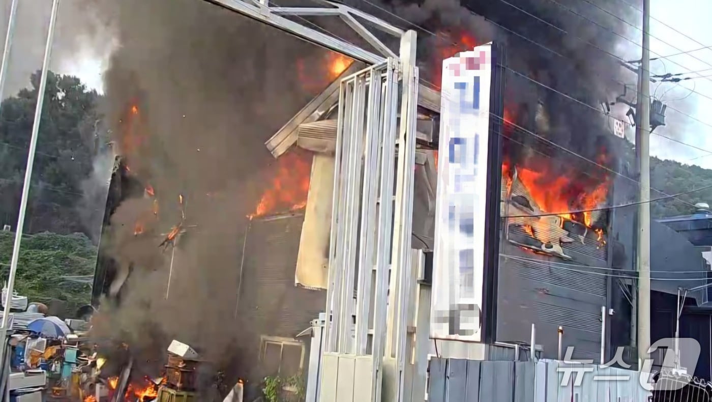 화재 현장. (경기도소방재난본부 제공. 재판매 및 DB 금지) 2025.10.21/뉴스1