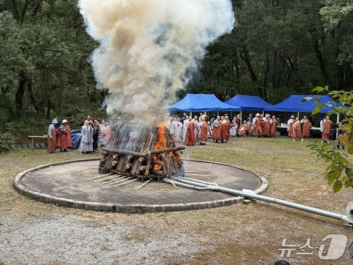 속리산 법주사 진옹당 월성 대종사 다비식&#40;보은군 제공. 재판매 및 DB금지&#41; /뉴스1 