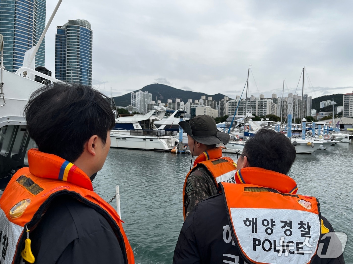 21일 해경이 '2025 APEC 정상회의'를 앞두고 해상 국경범죄 취약지를 점검하고 있다.(해경 제공. 재판매 및 DB 금지)