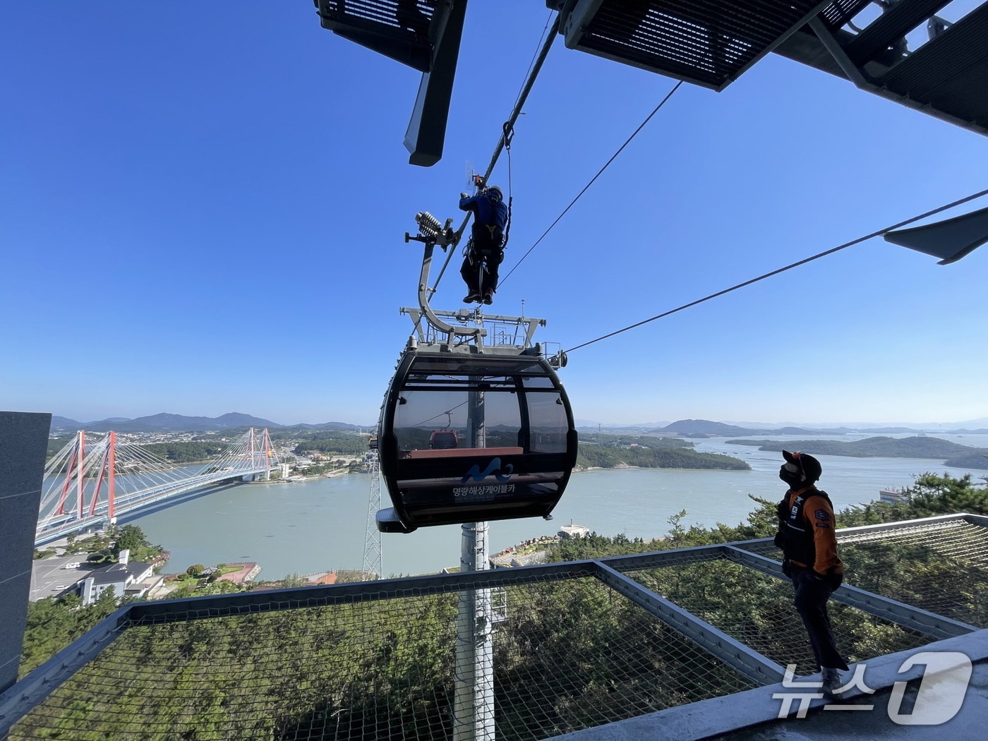 명량해상케이블카 비상상황 대비 합동구조훈련 장면&#40;진도소방서 제공, 재판매 및 DB금지&#41;/뉴스1 