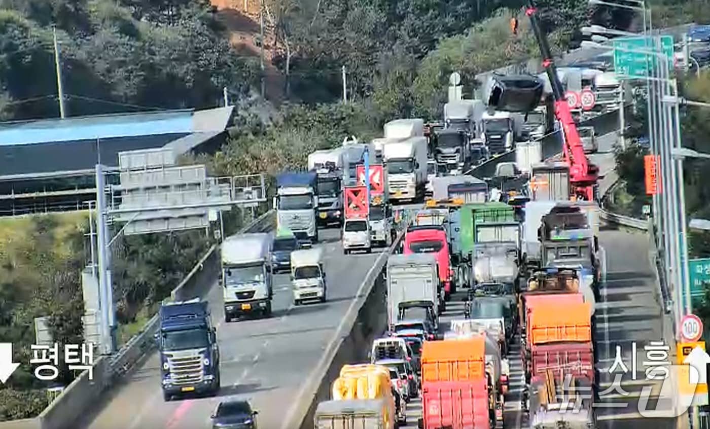 사고 현장. (한국도로공사 CCTV 갈무리)