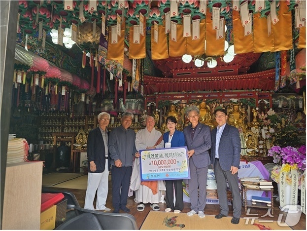 경기도 남양주시 진건읍에 소재한 명덕사 주지 우정 스님이 전북 임실군 오수면 지역 복지 사업을 위해 사용해 달라며 1000만 원을 기탁했다.&#40;임실군제공. 재판매 및 DB금지&#41;2025.10.22/뉴스1