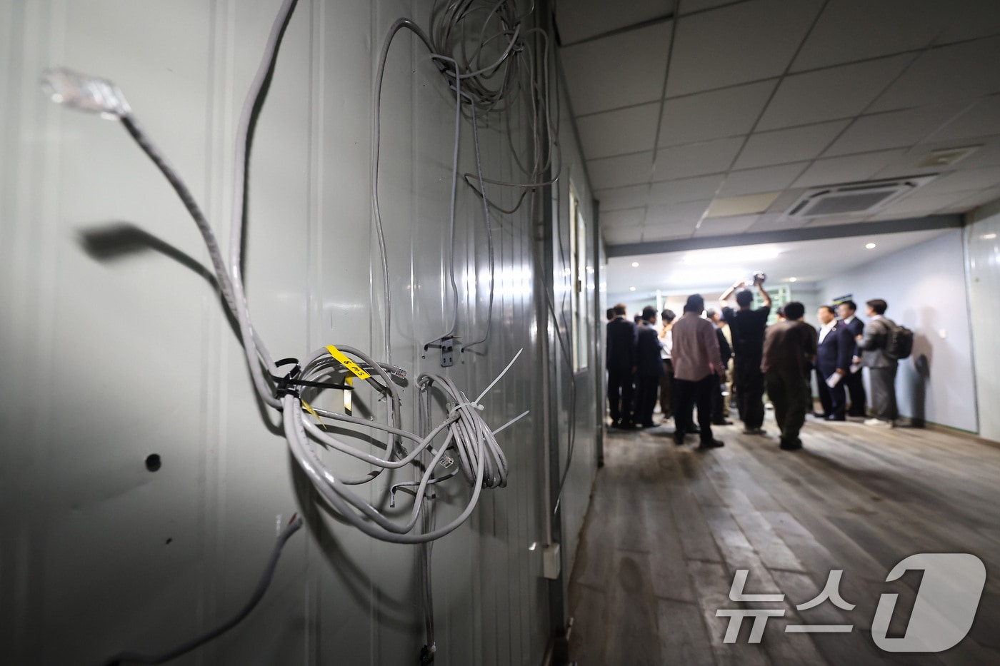 22일(현지시간) 캄보디아 프놈펜 외곽 온라인스캠범죄로 단속된 건물의 모습. 2025.10.22 ⓒ 뉴스1 김도우 기자