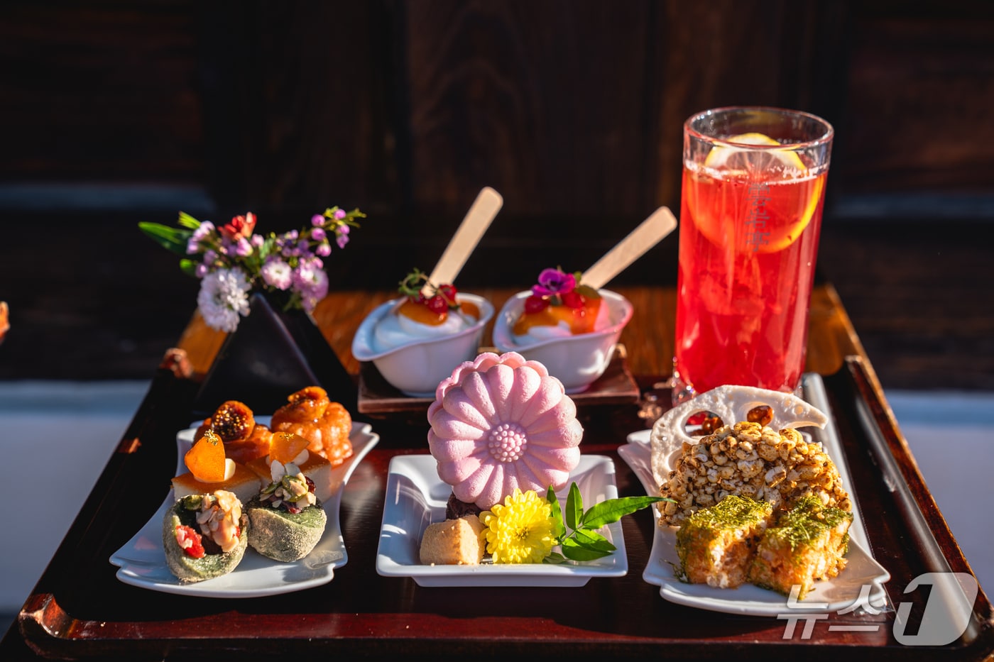 강원랜드가 운영하는 하이원리조트의 한옥 베이커리 카페 운암정이 선보이는 전통 다과 디저트 자료 사진. &#40;강원랜드 제공. 재판매 및 DB금지&#41; 2025.10.22/뉴스1