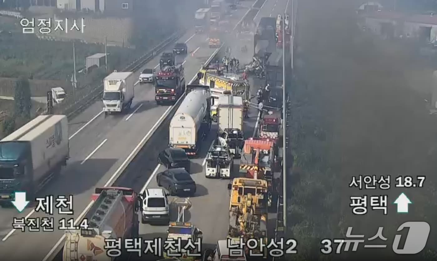 사고 현장. (한국도로공사 CCTV 갈무리)