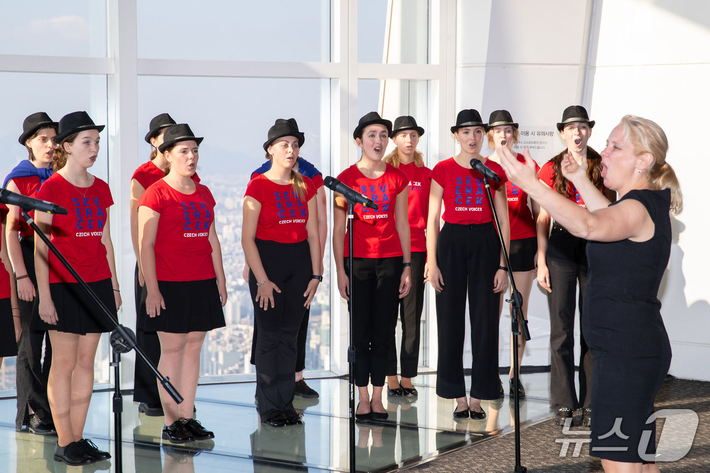 체코 '세베라첵 합창단' 공연. (롯데월드 어드벤처 부산 제공. 재판매 및 DB 금지)