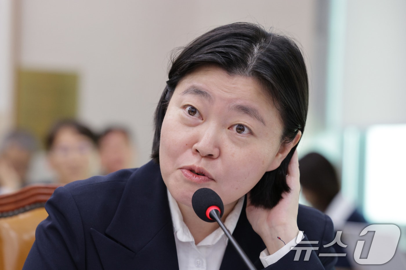 임은정 서울동부지검장이 23일 서울 여의도 국회 법제사법위원회에서 열린 서울고등검찰청·서울중앙지방검찰청 등에 대한 국정감사에서 의원 질의에 답변하고 있다. 2025.10.23/뉴스1 ⓒ News1 신웅수 기자