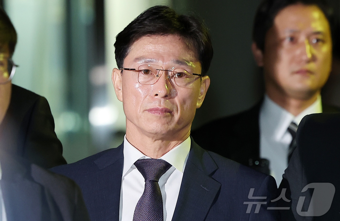 채상병 순직 및 수사 외압·은폐 의혹의 핵심 피의자인 임성근 전 해병대 1사단장이 23일 오후 서초구 서울중앙지방법원에서 열린 구속 전 피의자 심문(영장실질심사)을 마친 뒤 법원을 빠져나가고 있다. 2025.10.23/뉴스1 ⓒ News1 김진환 기자