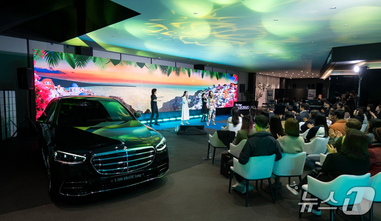 지난 21일, 메르세데스-벤츠 강남자곡 전시장에서 열린 '더 스테이지 한성' 공연 모습 (한성차 제공)