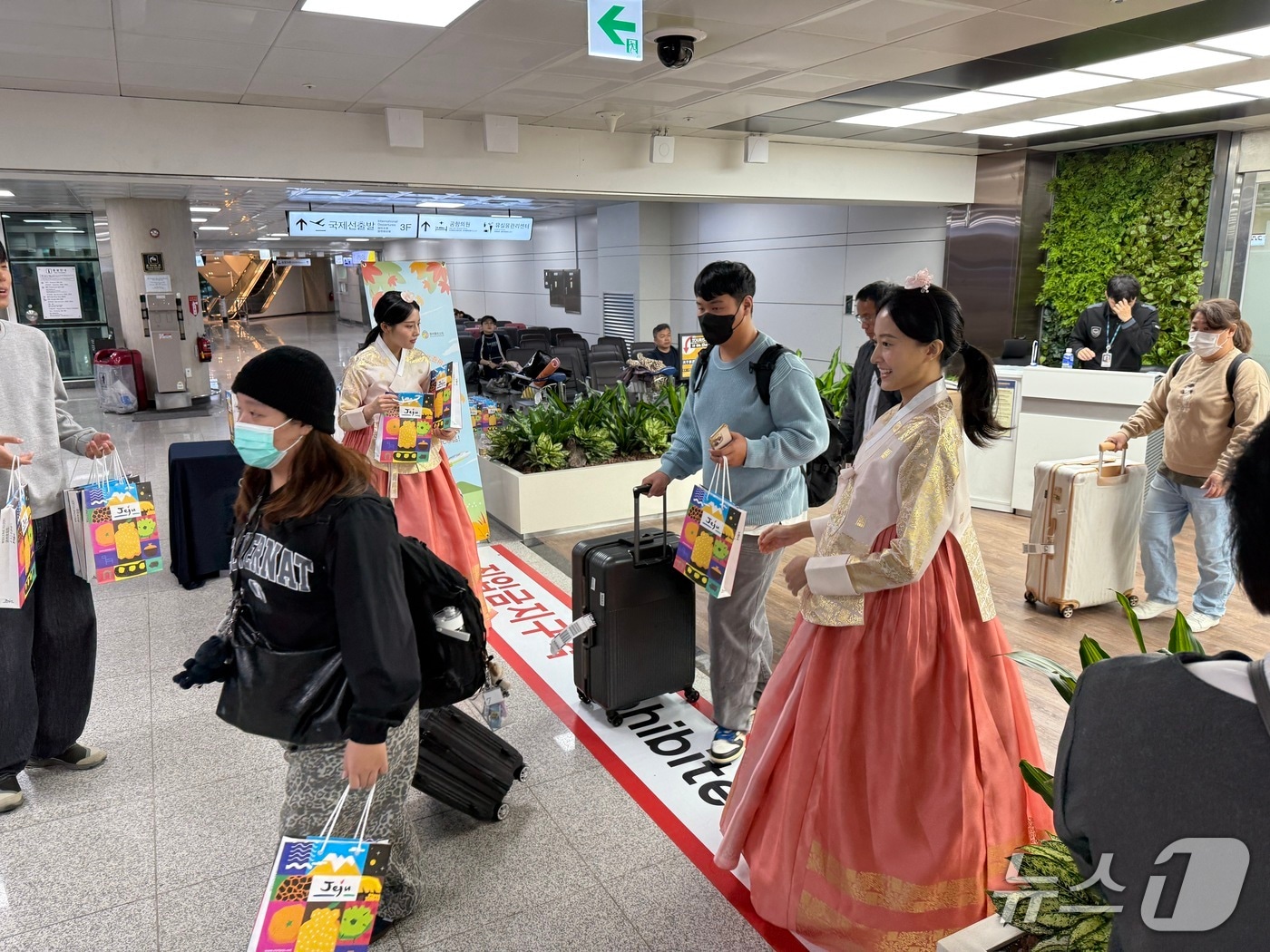 제주 찾은 대만관광객 환영행사&#40;제주도 제공. 재판매 및 DB금지&#41;/뉴스1