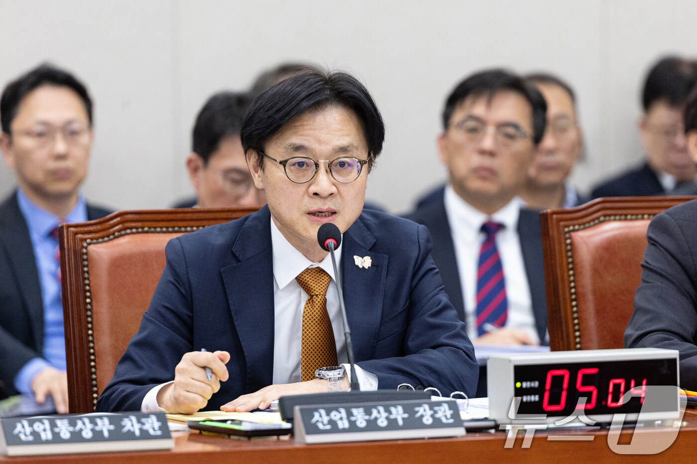 김정관 산업통상부 장관이 24일 서울 여의도 국회에서 열린 산업통상자원중소벤처기업위원회 산업통상부 등에 대한 국정감사에 출석해 의원 질의에 답변하고 있다. 2025.10.24/뉴스1 ⓒ News1 이승배 기자