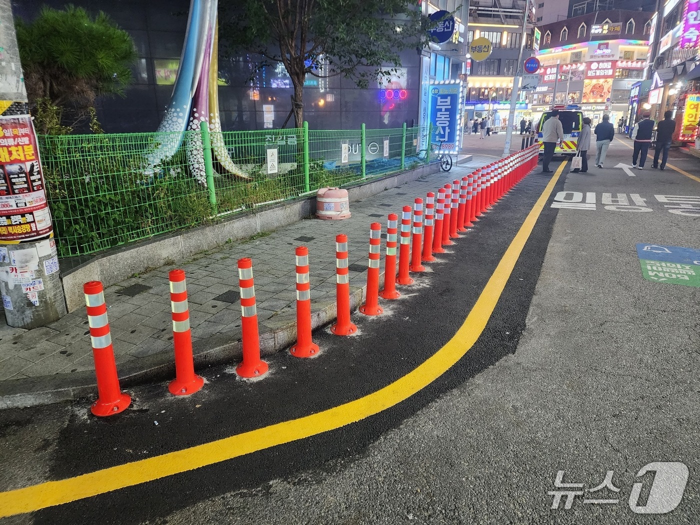 부천역 일대 설치된 시선유도봉(경기 부천시 제공.재판매 및 DB금지)