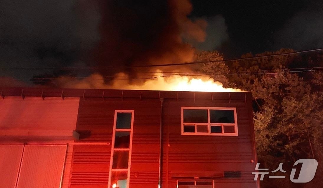 화재 현장. (경기도소방재난본부 제공. 재판매 및 DB 금지) 2025.10.25/뉴스1