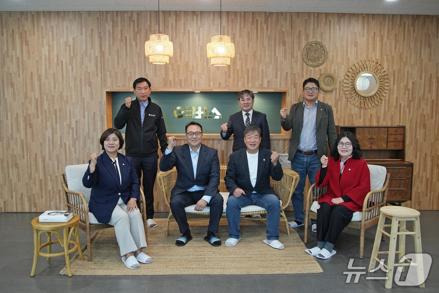 강원 원주시의회 산업경제위원회 소속 의원들이 지난 24일 원주시 주요 기업인 ㈜굿플과 ㈜에버스를 방문해 기업들의 애로사항과 건의사항을 수렴하기 위한 일정을 소화했다. (원주시의회 제공. 재판매 및 DB금지) 2025.10.25/뉴스1