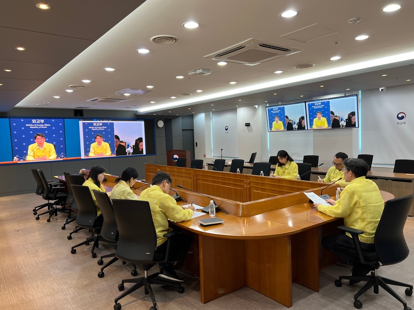 윤주석 외교부 영사안전국장이 말리 교민 안전점검 회의를 주재하고 있다.(외교부 제공)