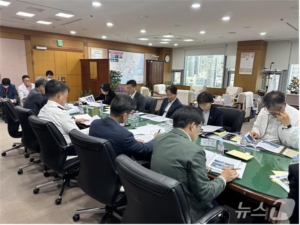 부산시가 '15분도시 안전한 학교 가는 길' 조성을 위해 관련 기관과 사업 방안을 논의하고 있다.(부산시 제공. 재판매 및 DB금지)