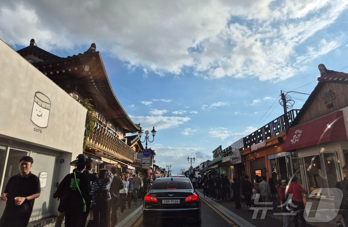 세계유산인 경주역사유적지구의 황리단길이 APEC 참가자, 관광객들로 붐비고 있다. ⓒ News1 김대벽기자