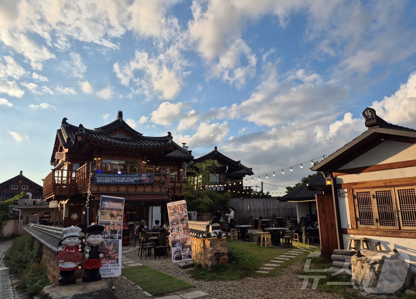 경북은 14일 단일 시·군 중심 관광 구조를 탈피하고 ‘지역연계관광 활성화 조례’를 제정해 광역 연계관광 정책을 본격 추진한다. 사진은 경주시 황리단길 /뉴스1