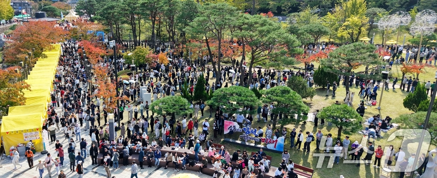 작년 열린 김천 김밥축제 모습 (김천시 제공. 재판매 및 DB금지)/뉴스1 2025.10.25/뉴스1 ⓒ News1 정우용 기자