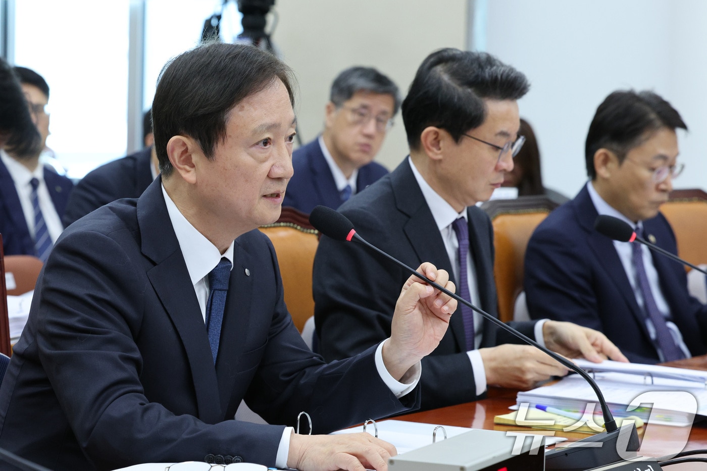 이찬진 금융감독원장이 27일 서울 여의도 국회 정무위원회에서 열린 금융위원장·금융감독원에 대한 종합감사에서 답변하고 있다. 2025.10.27/뉴스1 ⓒ News1 신웅수 기자