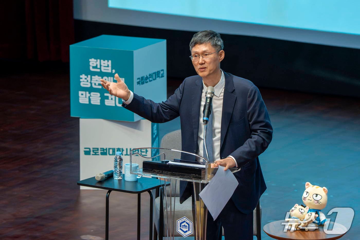 문형배 전 헌법재판소장 권한대행이 27일 순천대학교 우석홀에서 토크콘서트를 진행하고 있다. &#40;순천대학교 제공. 재판매 및 DB금지&#41;