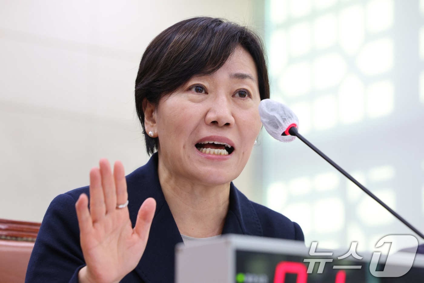 송미령 농림축산식품부 장관이 28일 서울 여의도 국회 농림축산식품해양수산위원회에서 열린 농림축산식품부 등에 대한 종합감사에서 의원 질의에 답변하고 있다. 2025.10.28/뉴스1 ⓒ News1 신웅수 기자