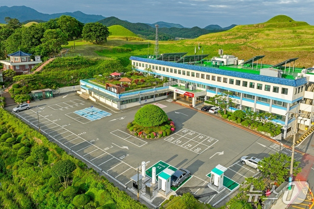 함안군청 전경.