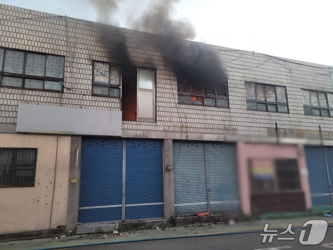 28일 부산 사상구 공장 건물 화재 현장.(사상경찰서 제공. 재판매 및 DB 금지)