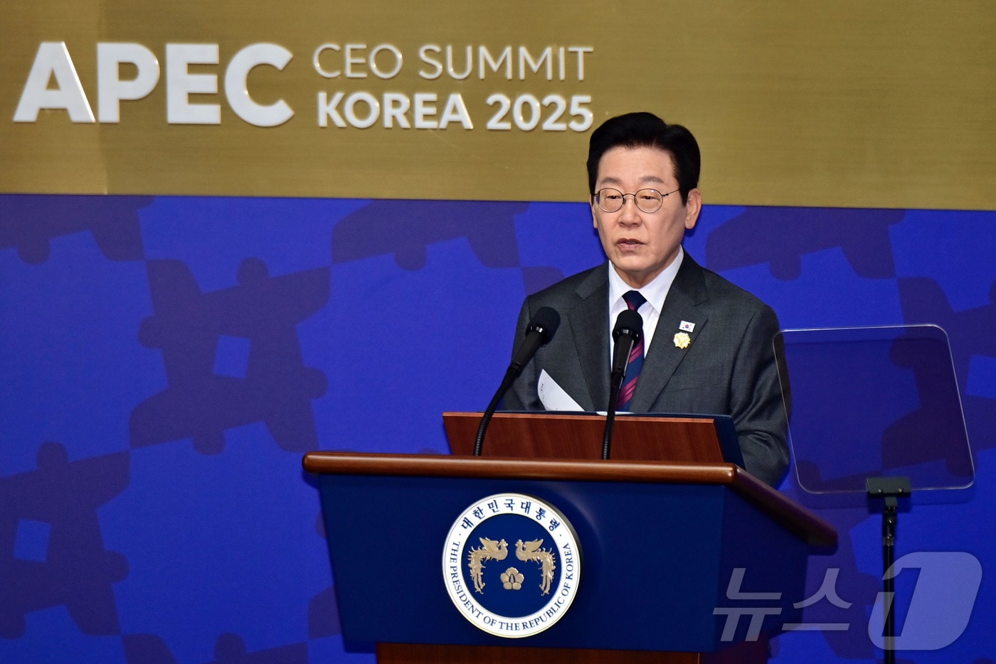 이재명 대통령이 29일 오전 경북 경주 예술의전당 화랑홀에서 열린 2025 아시아태평양경제협력체 최고경영자 서밋(APEC CEO SUMMIT)에서 특별 기조연설을 하고 있다.(공동취재) 2025.10.29/뉴스1 ⓒ News1 김민지 기자