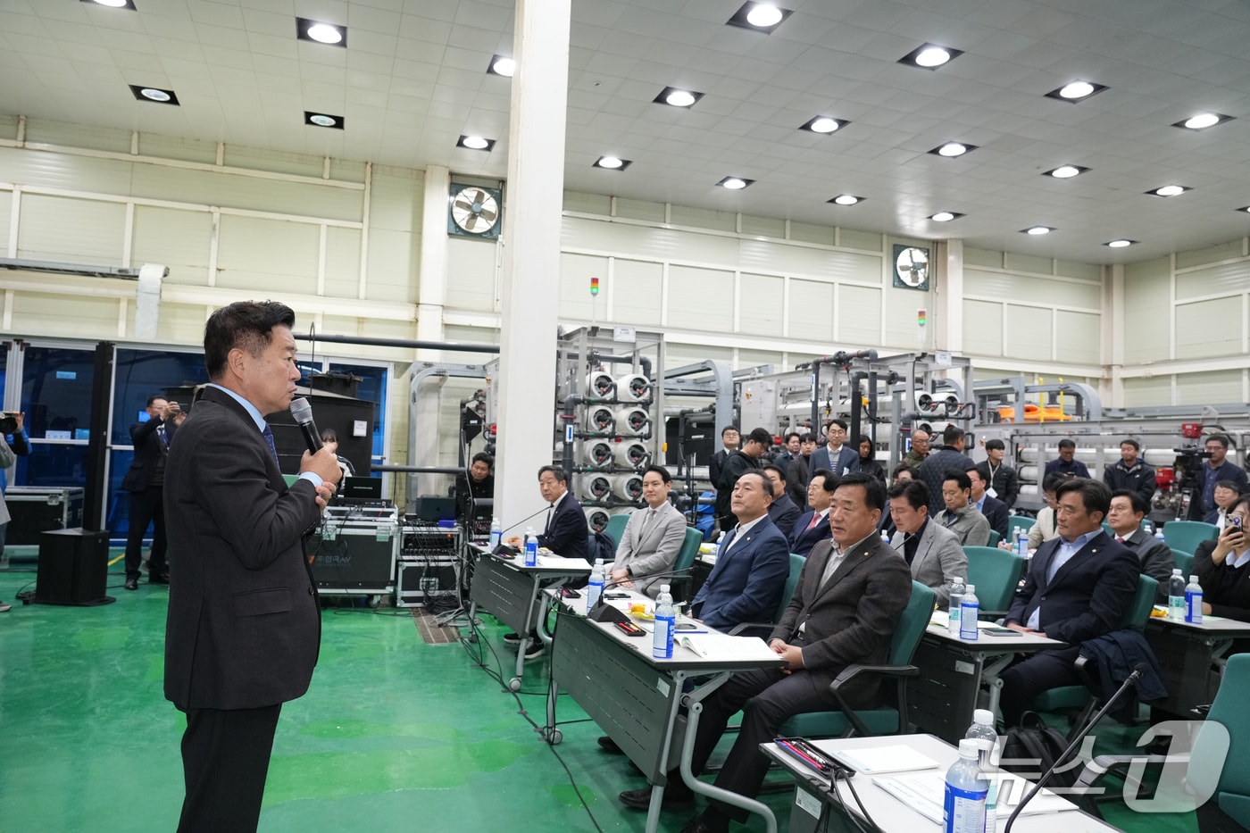  오영훈 제주도지사가 국회 산업통자원중소벤처기업위원회에 제주 RE100 계획을 설명하고 있다(제주도 제공. 재판매 및 DB금지)/뉴스1