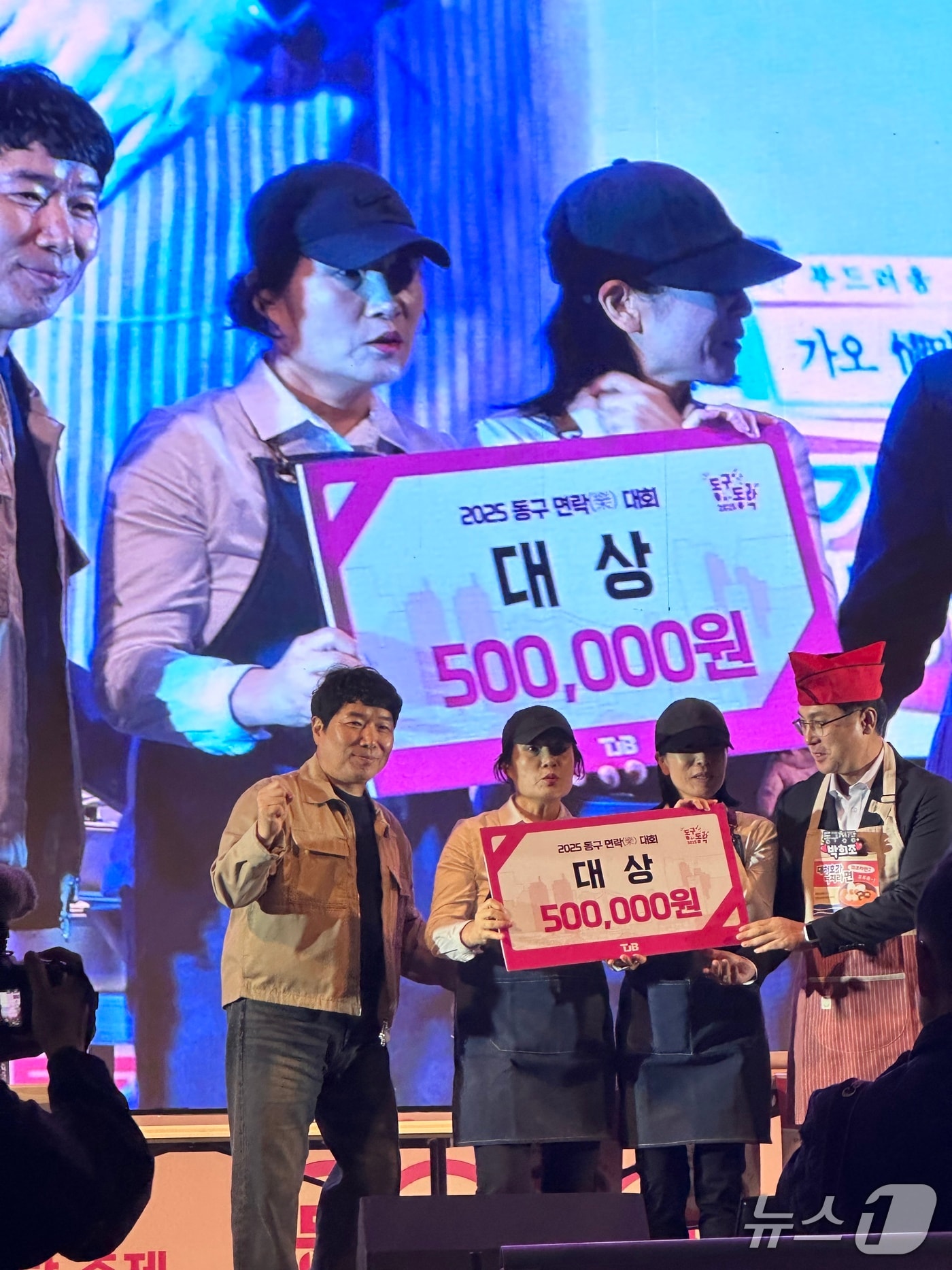 K-외식조리과 학생팀이 동구면락 요리대회에서 대상(상금 50만 원)과 최우수상(상금 30만 원)을 수상했다.(대덕대 제공.재판매 및 DB금지)/뉴스1