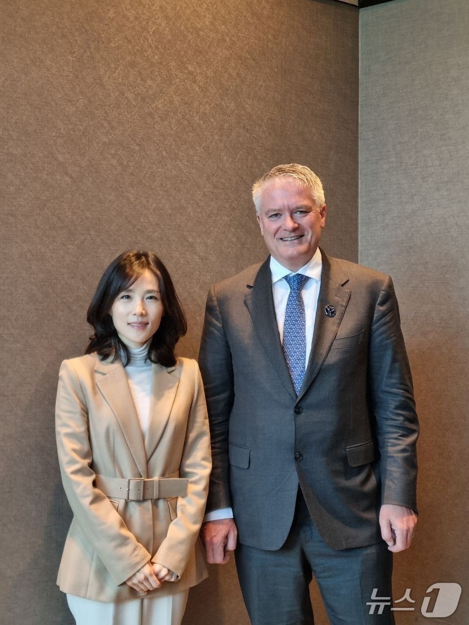 김진아 외교부 2차관이 29일 오전 아시아태평양경제협력체(APEC) CEO 서밋 및 외교·통상합동각료회의(AMM) 참석 계기 방한 중인 마티아스 콜먼 경제협력개발기구(OECD) 사무총장을 면담했다. 2025.10.29. (외교부 제공) 