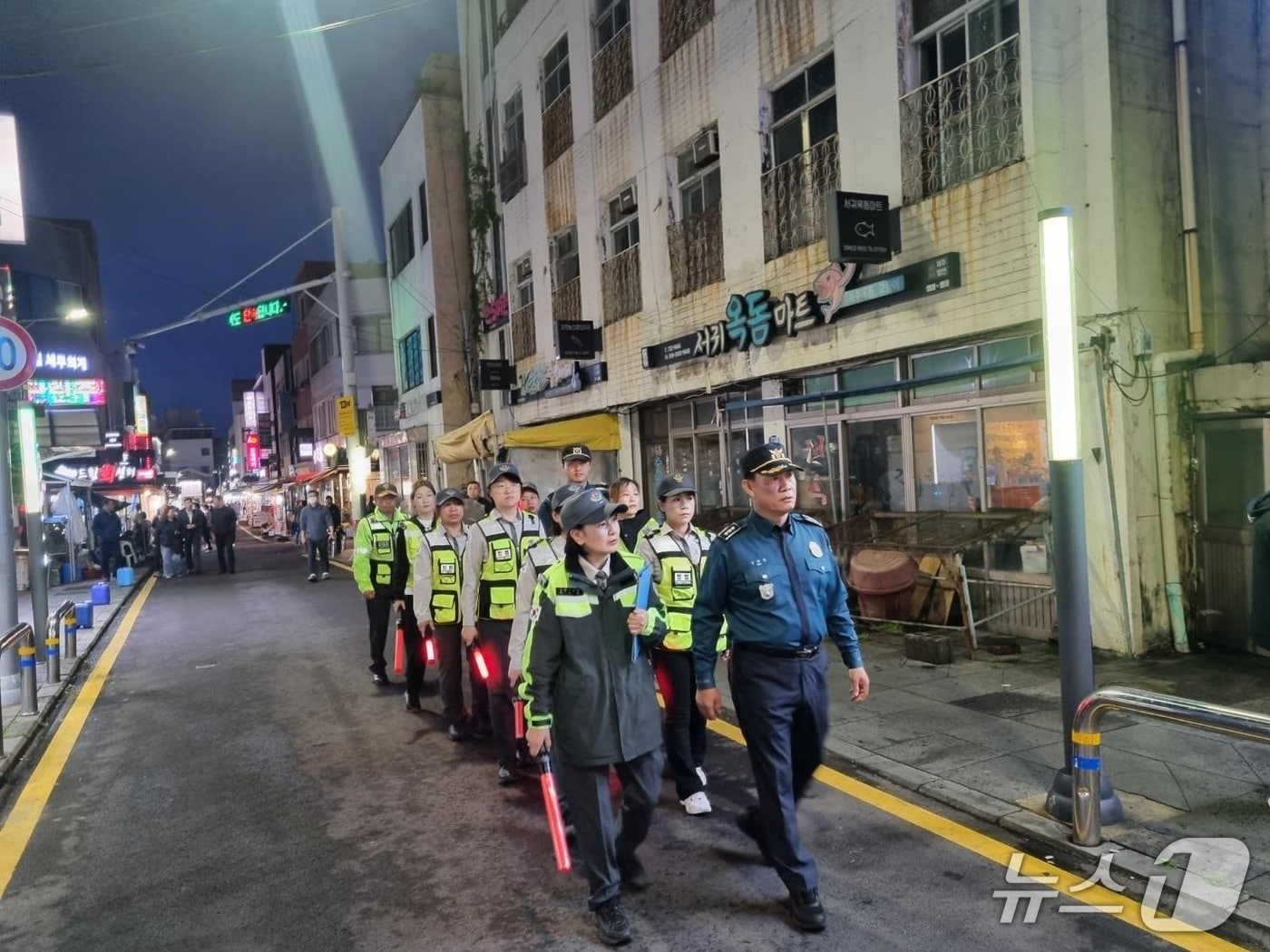 제주 서귀포시에서 진행한 외국인 기초질서 계도·단속 활동 모습.(서귀포경찰서 제공. 재판매 및 DB 금지)