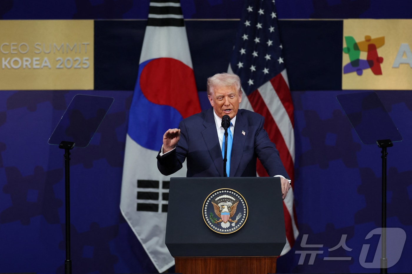 29일 도널드 트럼프 미국 대통령이 경주에서 열린 아시아태평양경제협력체(APEC) CEO 서밋 개회식에 참석해 특별연설을 하고 있다. 2025. 10. 29. ⓒ 로이터=뉴스1 ⓒ News1 양은하 기자