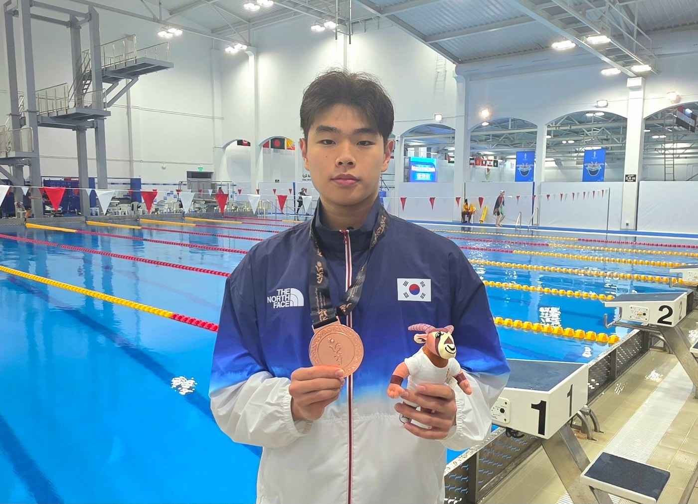 2025 제3회 바레인 아시아청소년수영경기대회에서 메달 3개를 수확한 조용준. (대한수영연맹 제공)
